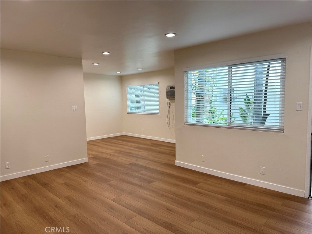 18657 Collins Street 4, Tarzana, CA 91356
