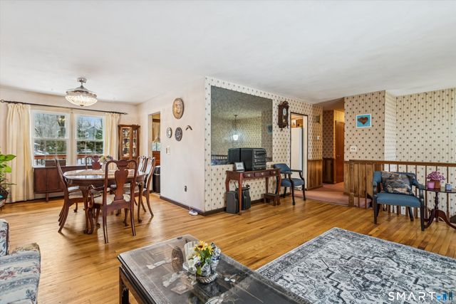 10 Oakwood Court, Norwalk, CT 06850