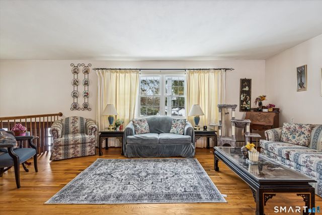 10 Oakwood Court, Norwalk, CT 06850