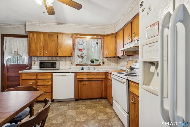 10 Oakwood Court, Norwalk, CT 06850