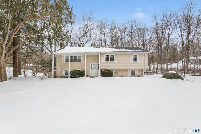 10 Oakwood Court, Norwalk, CT 06850