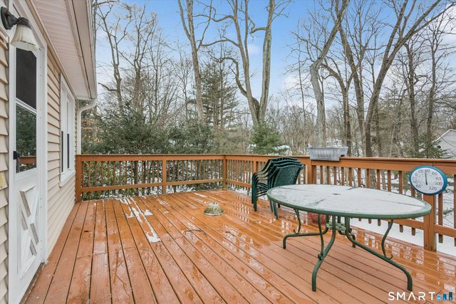 10 Oakwood Court, Norwalk, CT 06850