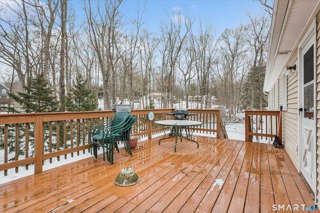 10 Oakwood Court, Norwalk, CT 06850