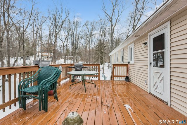 10 Oakwood Court, Norwalk, CT 06850