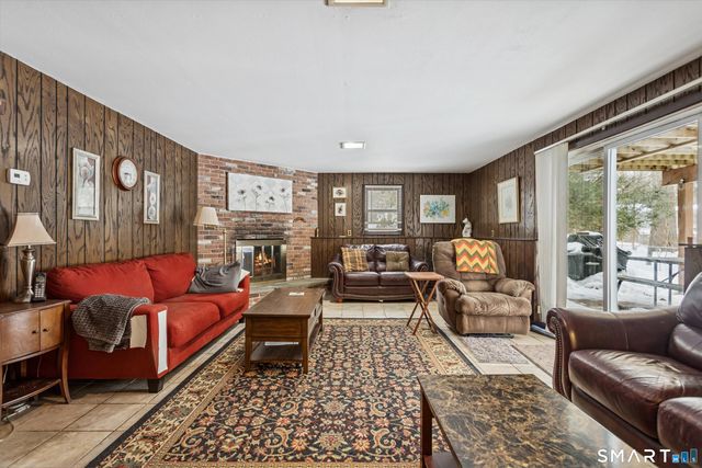 10 Oakwood Court, Norwalk, CT 06850