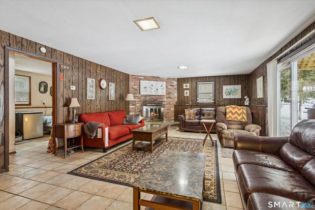 10 Oakwood Court, Norwalk, CT 06850