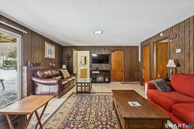 10 Oakwood Court, Norwalk, CT 06850