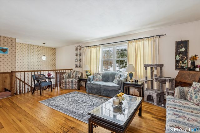 10 Oakwood Court, Norwalk, CT 06850