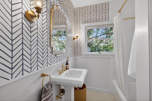 721 38th St, Sacramento, CA 95816