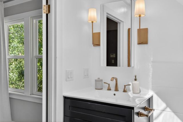 721 38th St, Sacramento, CA 95816