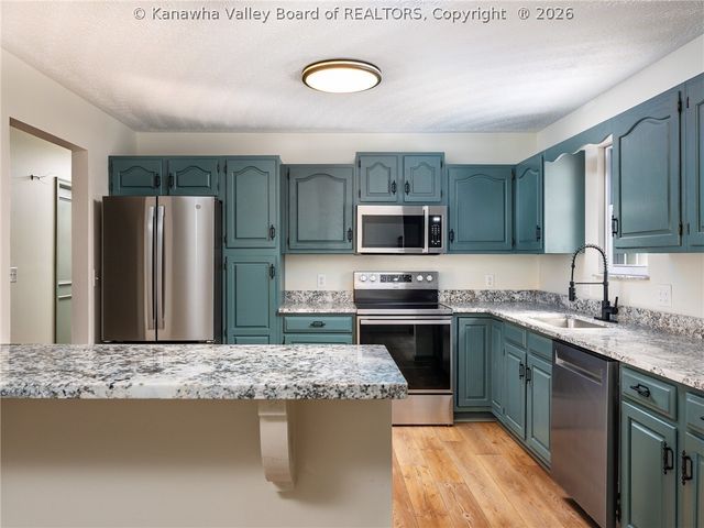 3611 Cyrus Creek Road, Barboursville, WV 25504