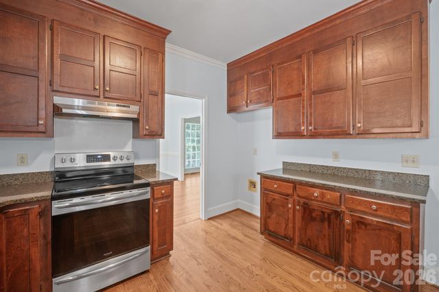 7000 Hollow Oak Drive, Charlotte, NC 28227