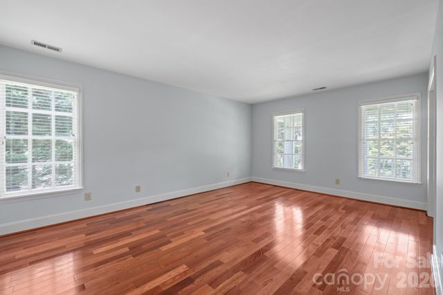 7000 Hollow Oak Drive, Charlotte, NC 28227