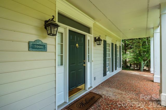 7000 Hollow Oak Drive, Charlotte, NC 28227