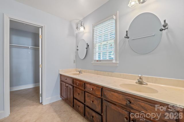 7000 Hollow Oak Drive, Charlotte, NC 28227