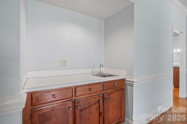 7000 Hollow Oak Drive, Charlotte, NC 28227
