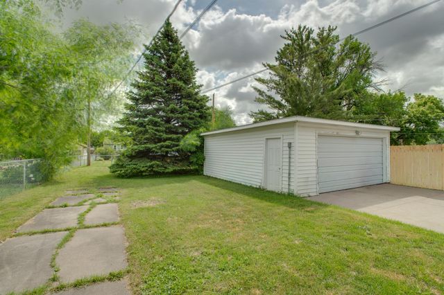 614 16th Street N, Moorhead, MN 56560