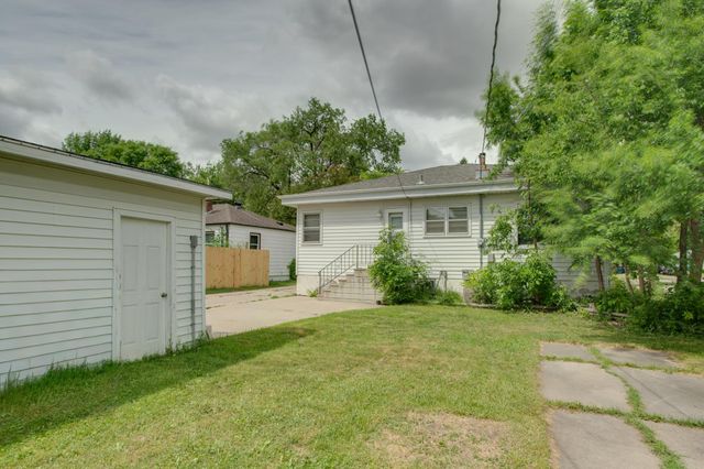 614 16th Street N, Moorhead, MN 56560