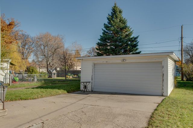 614 16th Street N, Moorhead, MN 56560