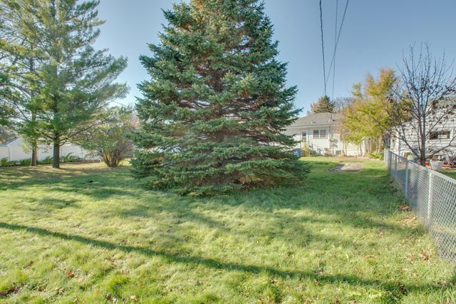 614 16th Street N, Moorhead, MN 56560