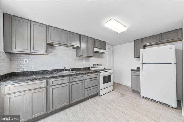 1242 CHESTNUT ST, Marcus Hook, PA 19061