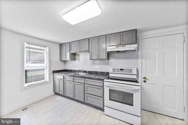 1242 CHESTNUT ST, Marcus Hook, PA 19061