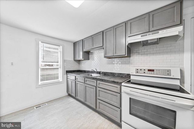 1242 CHESTNUT ST, Marcus Hook, PA 19061