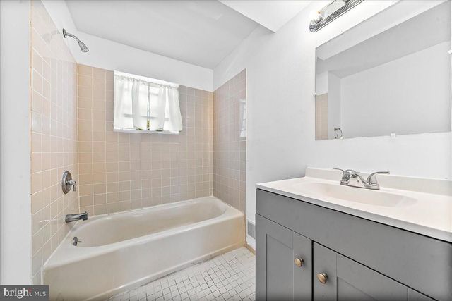1242 CHESTNUT ST, Marcus Hook, PA 19061