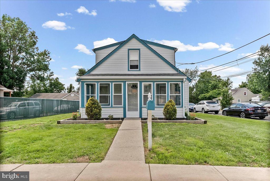 1242 CHESTNUT ST, Marcus Hook, PA 19061