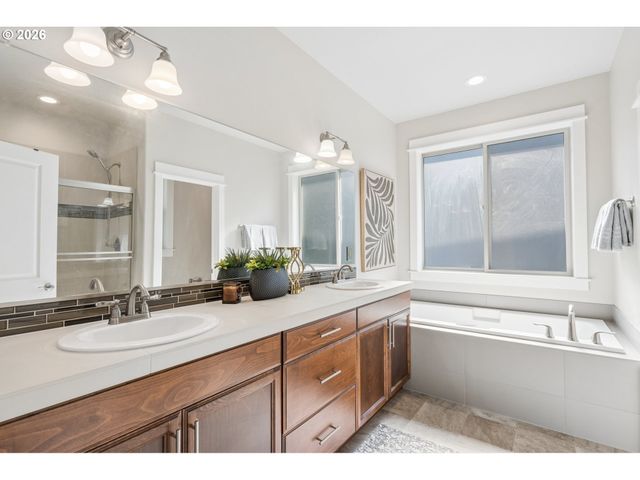 1204 Nw 114TH St, Vancouver, WA 98685