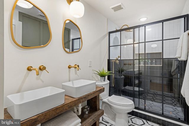 1530 N LAWRENCE ST, Philadelphia, PA 19122