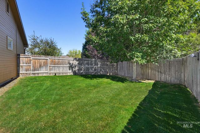 2179 W Fieldstream Dr, Meridian, ID 83646