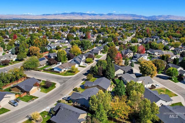 2179 W Fieldstream Dr, Meridian, ID 83646