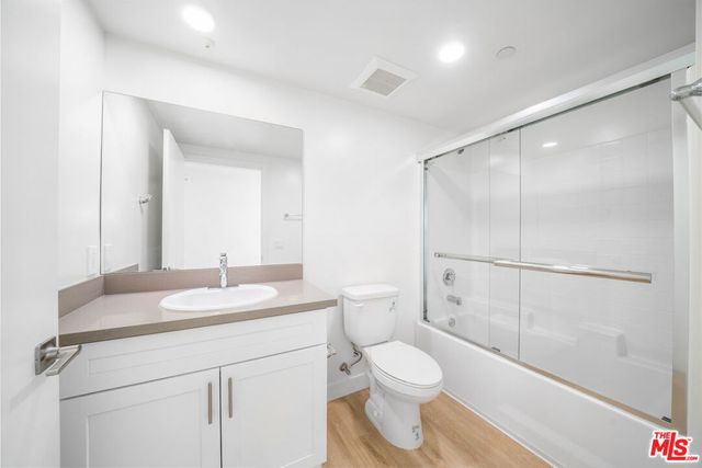 14825 Delano Street 306, Los Angeles, CA 91411