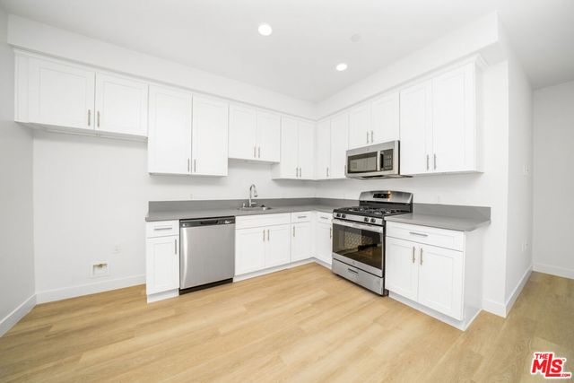 14825 Delano Street 306, Los Angeles, CA 91411