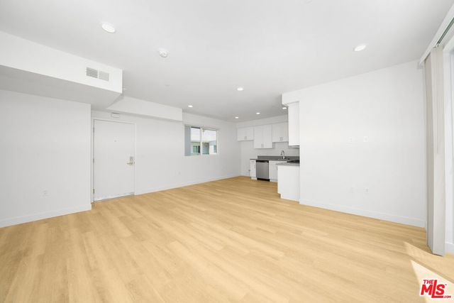 14825 Delano Street 306, Los Angeles, CA 91411