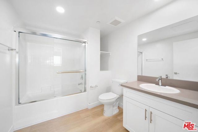 14825 Delano Street 306, Los Angeles, CA 91411
