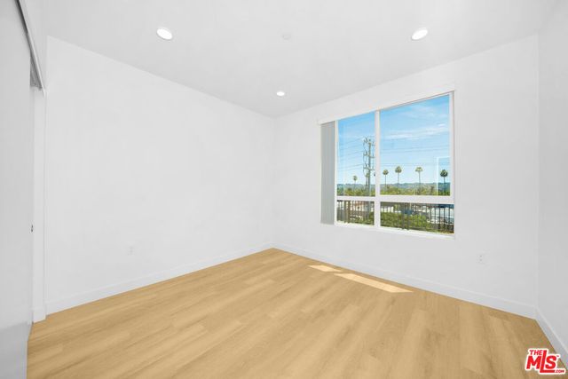 14825 Delano Street 306, Los Angeles, CA 91411