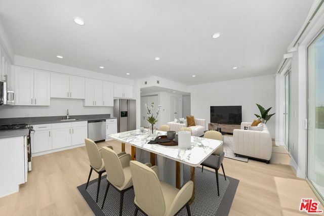 14825 Delano Street 306, Los Angeles, CA 91411