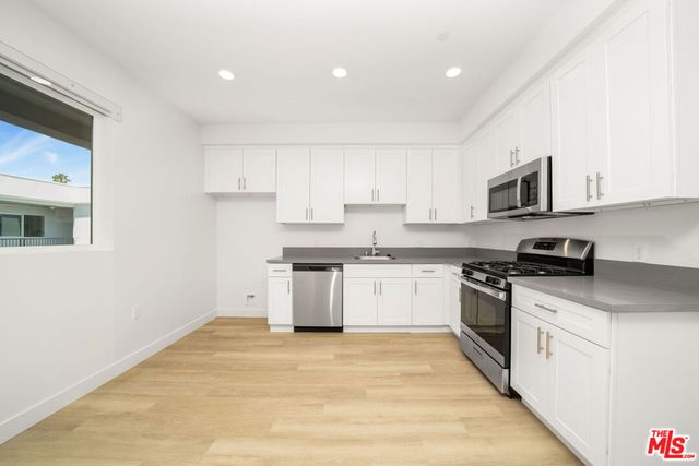 14825 Delano Street 306, Los Angeles, CA 91411