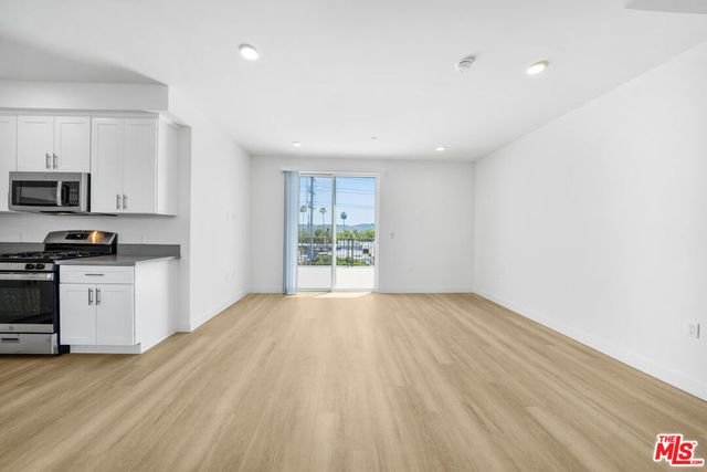 14825 Delano Street 306, Los Angeles, CA 91411