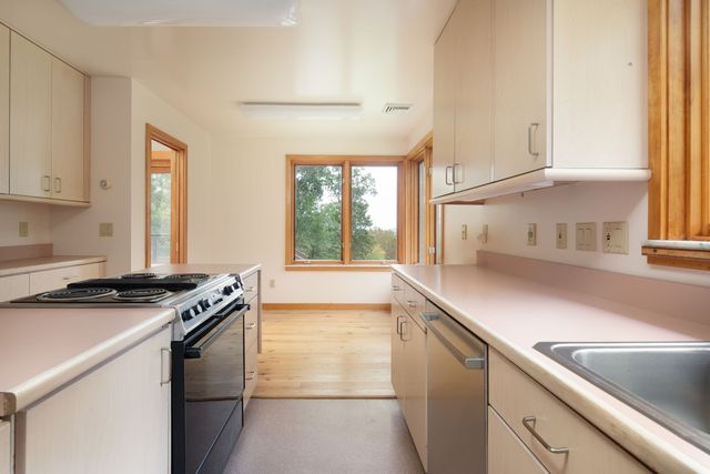 8 Tokone Hills Road, Salisbury, CT 06039