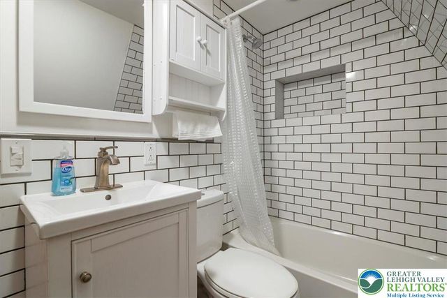 497 Jonas Road, Chestnuthill Twp, PA 18330