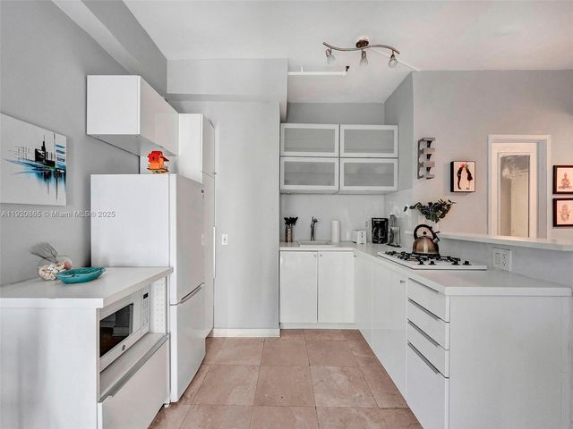 255 W 24th St 306, Miami Beach, FL 33140