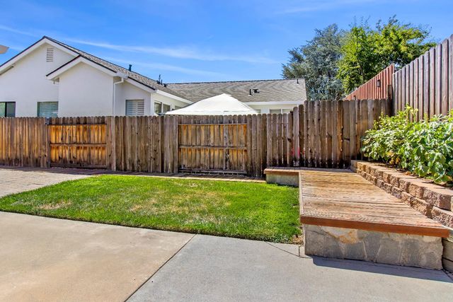 5950 Becky Way, Loomis, CA 95650