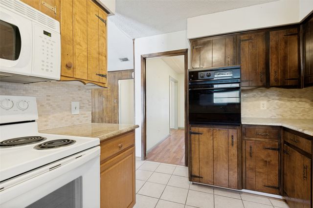 7805 Marlborough Drive W, Fort Worth, TX 76134