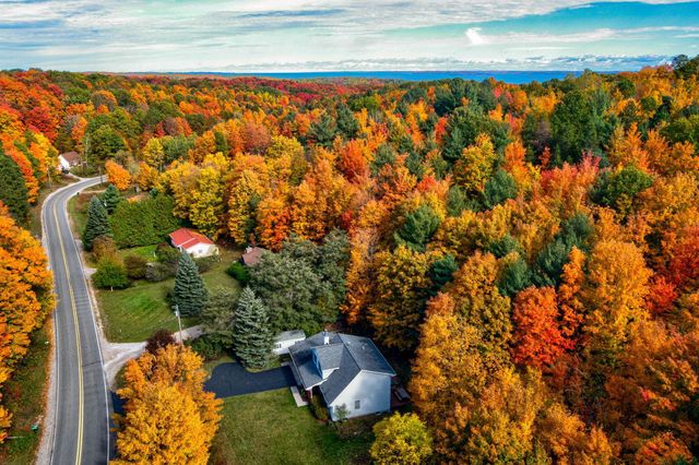 9144 E Hoxie Road, Elmwood Twp, MI 49621