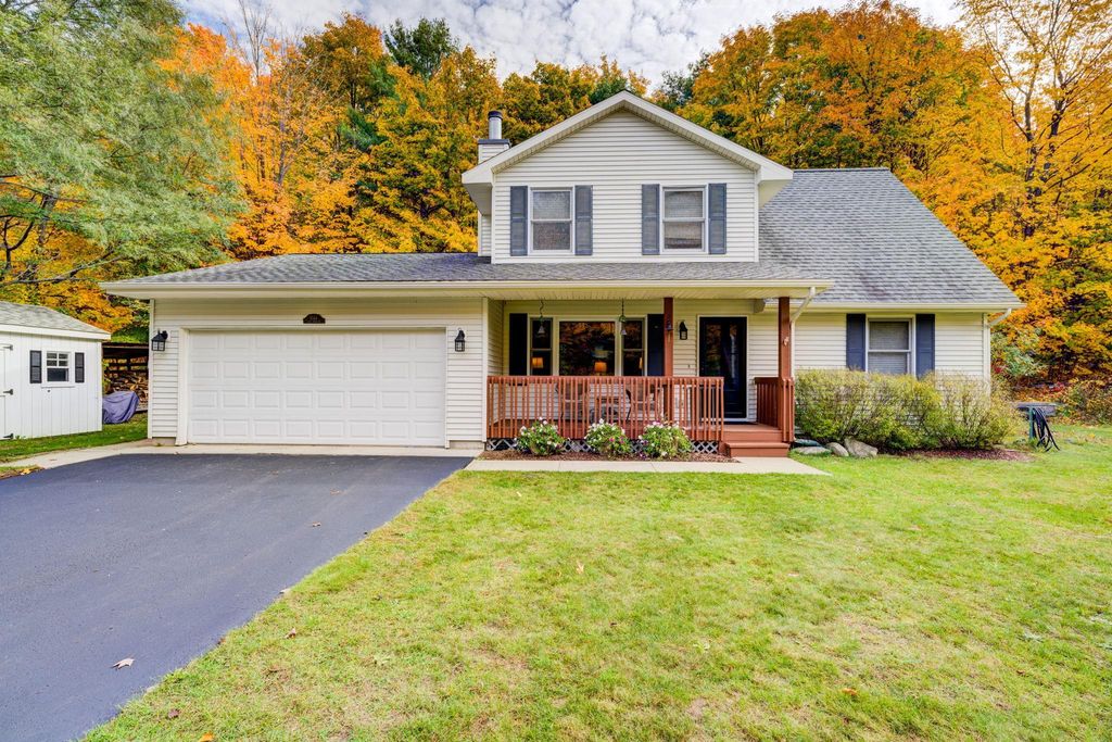 9144 E Hoxie Road, Elmwood Twp, MI 49621