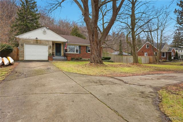 933 Creek Road Extension, Lewiston, NY 14092