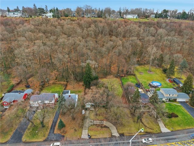 933 Creek Road Extension, Lewiston, NY 14092